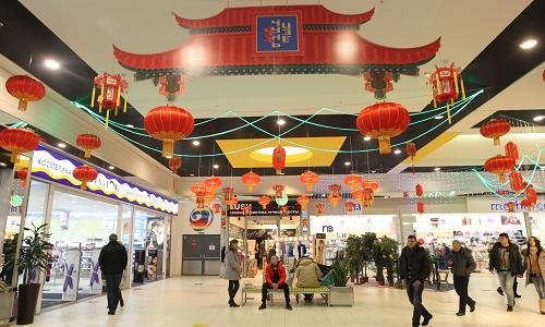 انخفاض اليوان يدفع الصينيين إلى زيادة معدل الإنفاق