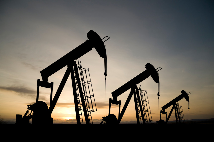  النفط الخام منخفض بسبب وفرة الامدادات الامريكية