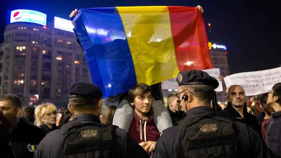 رومانيا : تواصل المظاهرات المطالبة باستقالة الحكومة