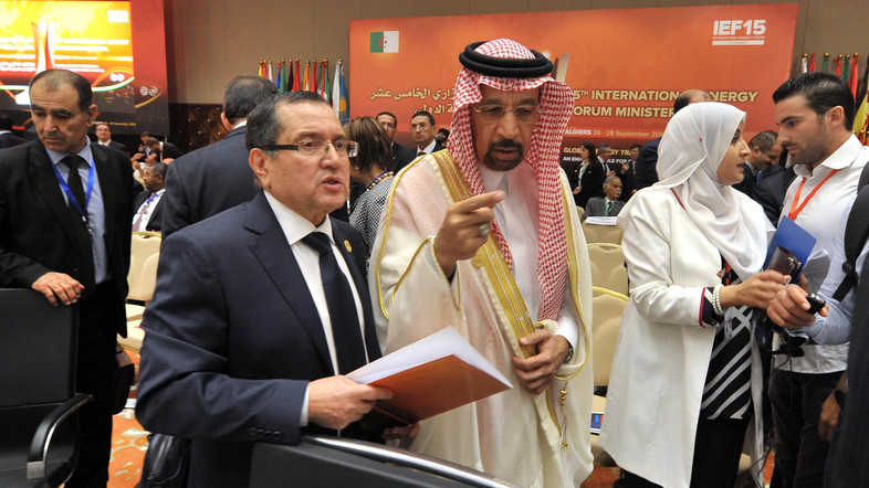  السعودية تهدف الى رفع اسعار النفط نحو 60 دولار للبرميل خلال العام الحالي