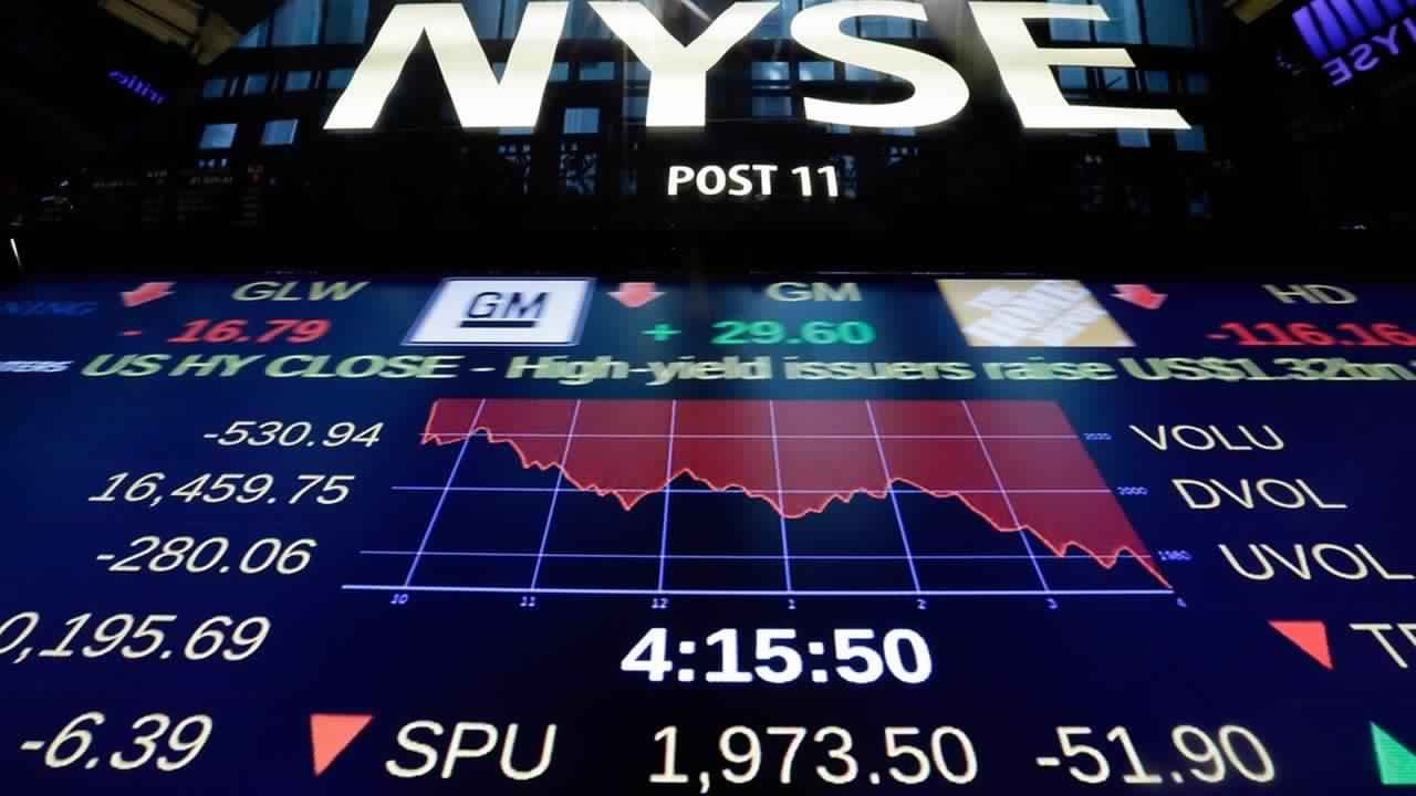 بورصة وول ستريت تفتتح منخفضة بسبب التوترات السياسية بشأن ترامب