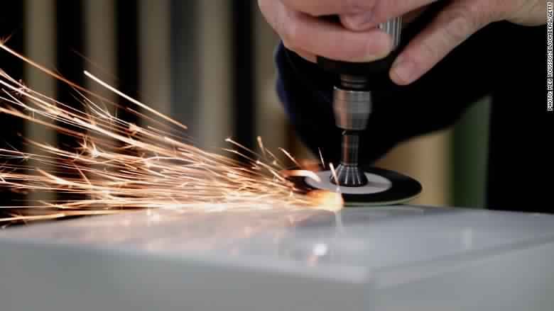 النشاط الصناعي الأمريكي يسجل تراجعا طفيفا الى 57.2 في مارس