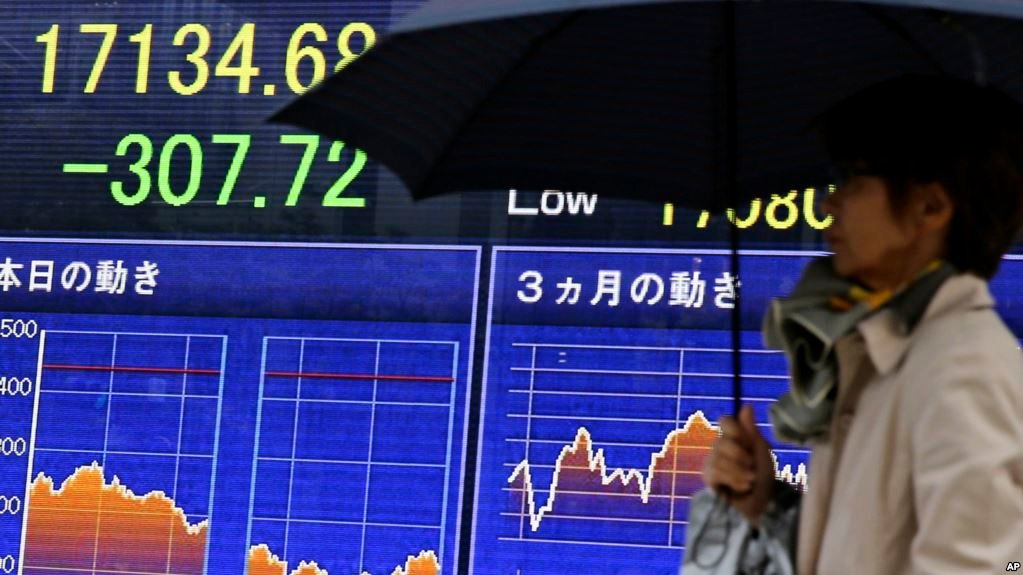 الاسهم اليابانية تغلق منخفضة مقابل ارتفاع الين