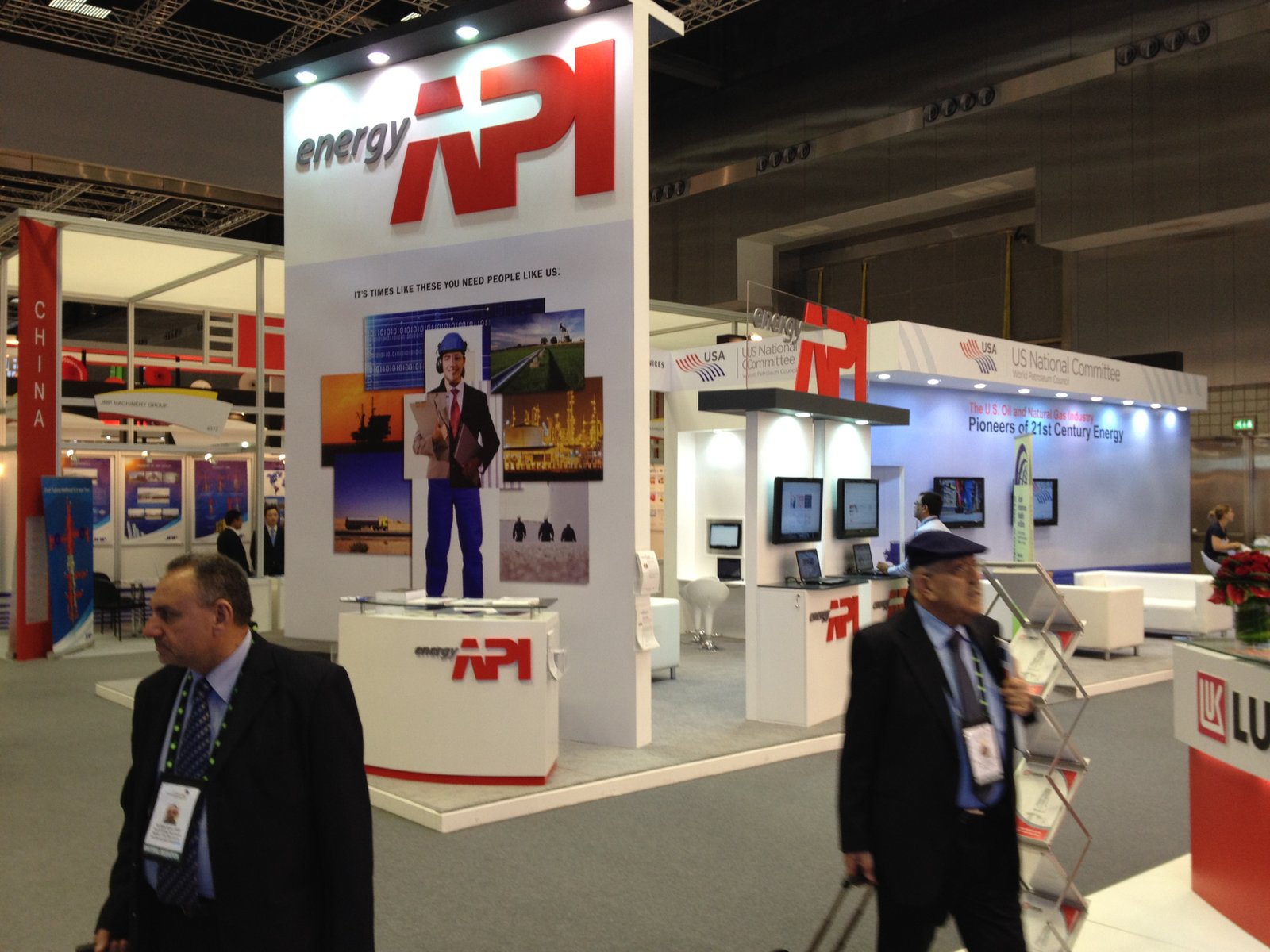 إدارة معلومات الطاقة : تراجع المخزونات الأمريكية من النفط الخام ومخزونات البنزين