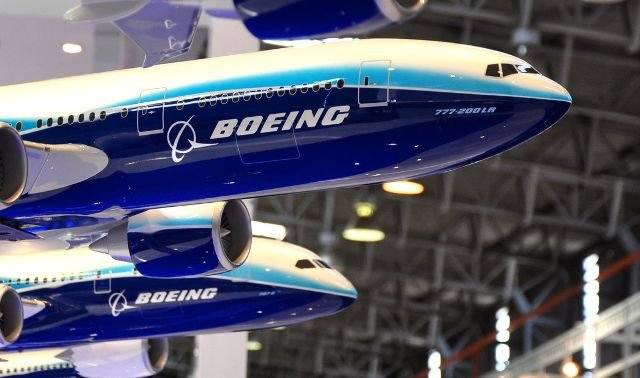 سهم شركة بوينغ الأمريكية يرتفع بعد الصفقات الموقعة مع السعودية