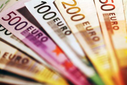  اليورو يستقر بالقرب من أدنى مستوى في شهرين وسط ترقب إجتماع المركزي الأوروبي