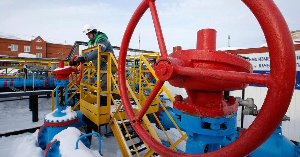 خام برنت يتجاوز 72 دولار وسط التوترات الجيوسياسية في السعودية وكذلك سوريا