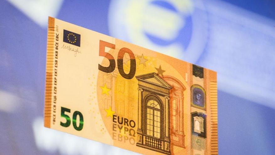  اليورو يهبط نحو أدنى مستوى في أسبوعين بعد تصريحات دراغي
