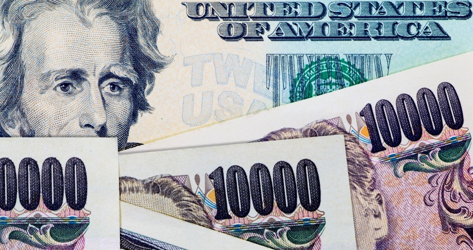  الدولار يحافظ على مكاسبه مقابل الين مع استمرار مخاطر فيروس كورونا