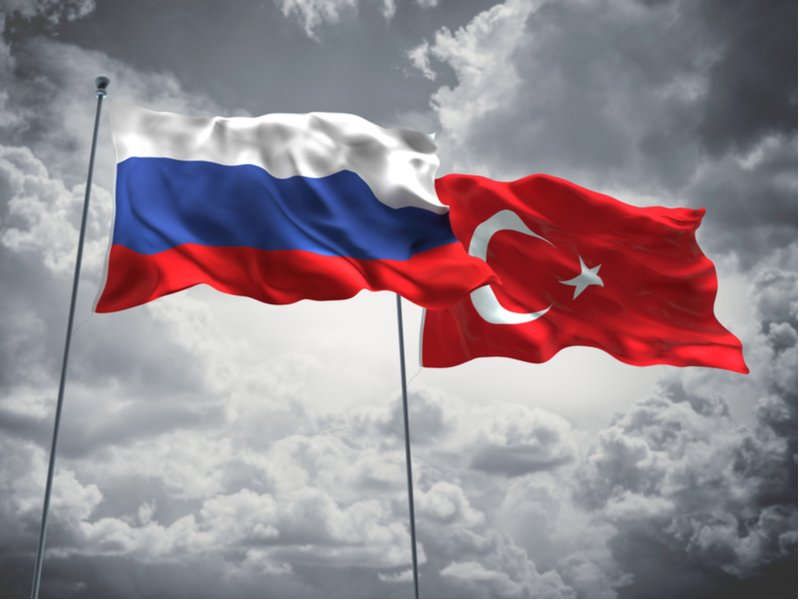 روسيا تسلم النظام الصاروخي S-400 إلى تركيا، مما يترك أنقرة في مواجهة مع واشنطن