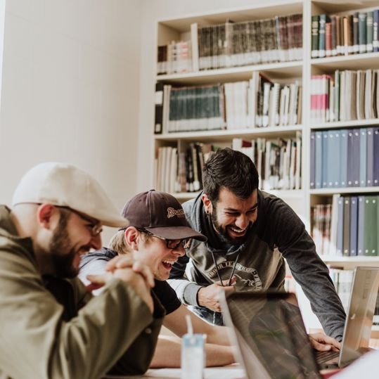 أسعار الذهب في تحدي هذا الشهر مع أرقام الاقتصاد الأمريكي وقرار أسعار الفائدة