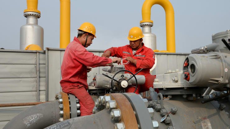 أسعار النفط ترتفع خلال تداولات يوم الجمعة بينما أغلقت على خسائر أسبوعية