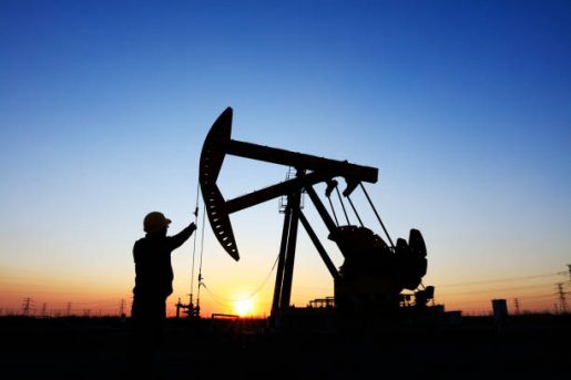 النفط الخام ينخفض بسبب انهيار بنك سيلكون فالي خلال تداولات الثلاثاء 