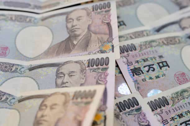 الين الياباني يتعافى من سلسلة الخسارات مقابل العملة الأمريكية اليوم الخميس 24 أكتوبر