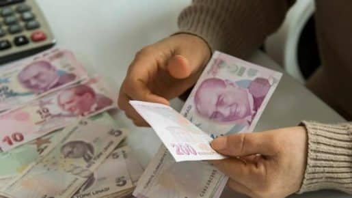 هل تستمر تقلبات عملة الليرة في الأسواق ؟