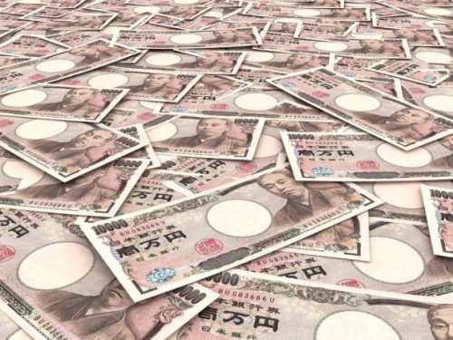 الين الياباني يرتفع لأعلى مستوى في أسبوعين وسط ترقب قرار الفائدة وتزايد الغموض السياسي في اليابان