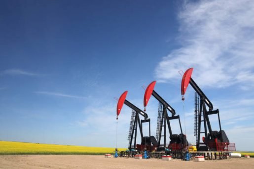 أسعار النفط تلتقط أنفاسها بعد ارتفاع حاد.. الأنظار تتجه لمهلة ترامب لروسيا