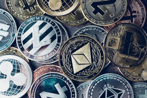البيتكوين يكافح للتعافي وسط مخاوف اقتصادية وتوترات تجارية، والعملات البديلة تتراجع