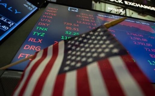 الدولار يستفيد من التوترات الجيوسياسية.. محللون يتوقعون استمرار التقلبات في الأسواق العالمية