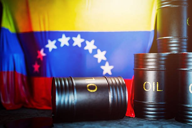 أسواق النفط على صفيح ساخن… وأوبك+ تدرس ضخ إمدادات إضافية لاحتواء تداعيات التصعيد مع إيران