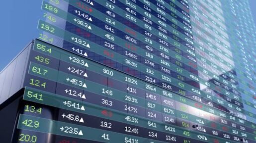 الأسواق العالمية تترقب.. النفط يقفز فوق 104 دولار والذهب يتراجع