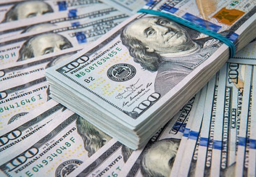 الدولار يتراجع مع نهاية تأثير الحرب وتحوّل الأسواق نحو المخاطرة قبل إغلاق الأسبوع