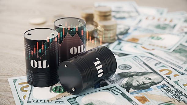 أسعار النفط تتراجع مع آمال استئناف المفاوضات رغم استمرار التوترات في مضيق هرمز