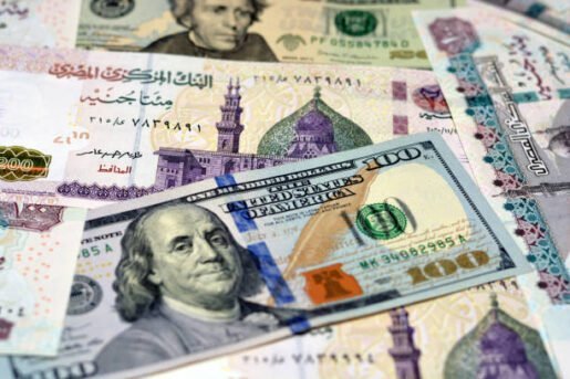 الدولار الأمريكي يفرض هيمنته على الأسواق الآسيوية وسط تصاعد رهانات الفائدة وتوترات إيران