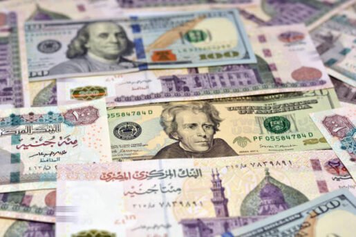 الدولار يرتفع أمام الجنيه المصري وسط تصاعد التوترات وارتفاع النفط
