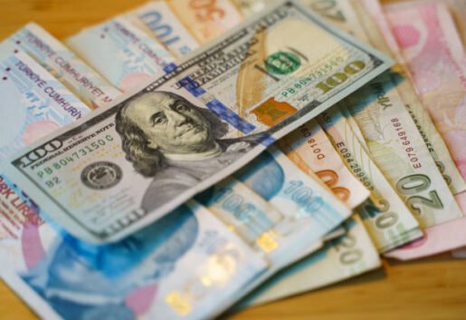 العملات الآسيوية تستقر بدعم هبوط النفط وضعف الدولار