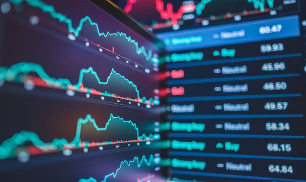 تراجع اليورو أمام الدولار وسط تصاعد التوترات وترقب قرارات الفائدة الأوروبية