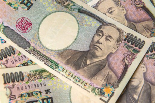 الين الياباني يتراجع مع تصاعد التوترات الجيوسياسية وارتفاع الدولار