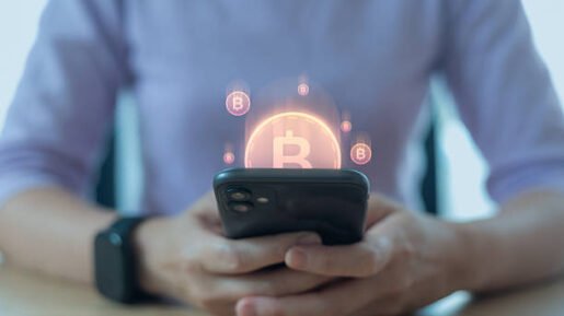 بيتكوين تهبط دون 63 ألف دولار مع تصاعد التوترات الجيوسياسية وترقب محضر الفيدرالي