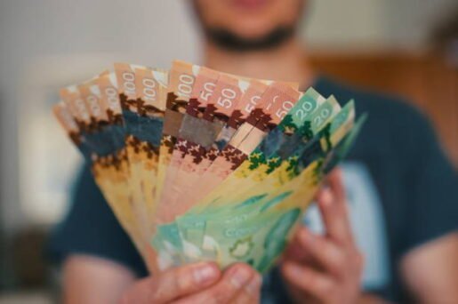 الدولار الكندي يرتفع لأعلى مستوى في 3 أسابيع بعد بيانات توظيف قوية