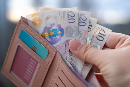  الإسترليني يتعافى بدعم من تراجع الدولار وترقب بيانات التضخم البريطانية