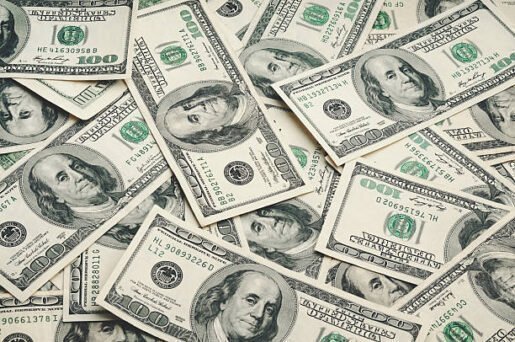 الدولار يحافظ على تماسكه وسط ترقب الفيدرالي وتصاعد التوترات في الشرق الأوسط