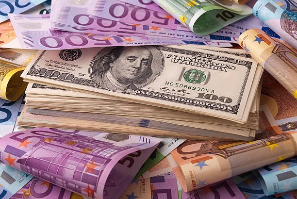 الدولار يرتفع والعملات الآسيوية تتراجع وسط ترقب التضخم الأمريكي