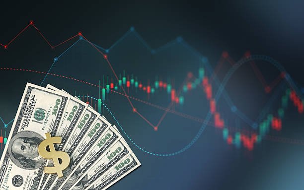 الدولار الأمريكي قرب أدنى مستوياته في أشهر وسط ضغوط السندات وترقب جاكسون هول