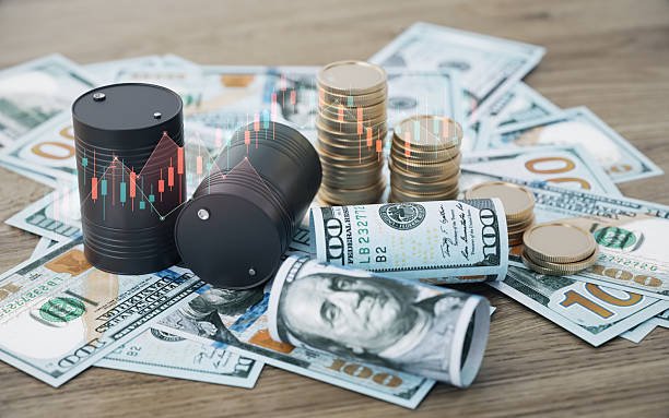 أسعار النفط تواصل التراجع مع تصاعد آمال انفراجة في مضيق هرمز