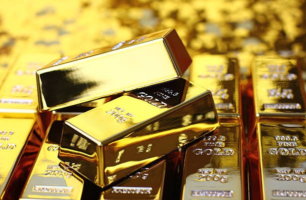 الذهب يثبت قرب 4,300 دولار بانتظار قرار الفيدرالي